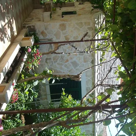 Niko Apartment