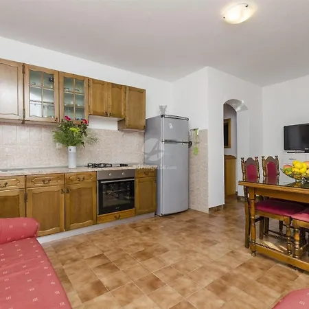 Apartment Niko Bol