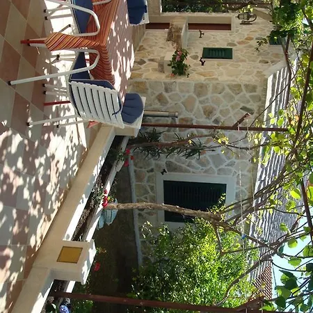 Niko Apartment