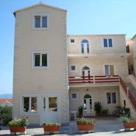Niko Apartment