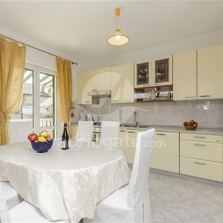 Apartment Niko Bol